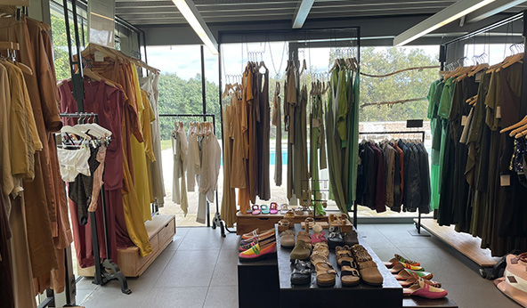 Le Showroom Monticelli de Lyon et ses collections. Géré avec Anikop Showroom.